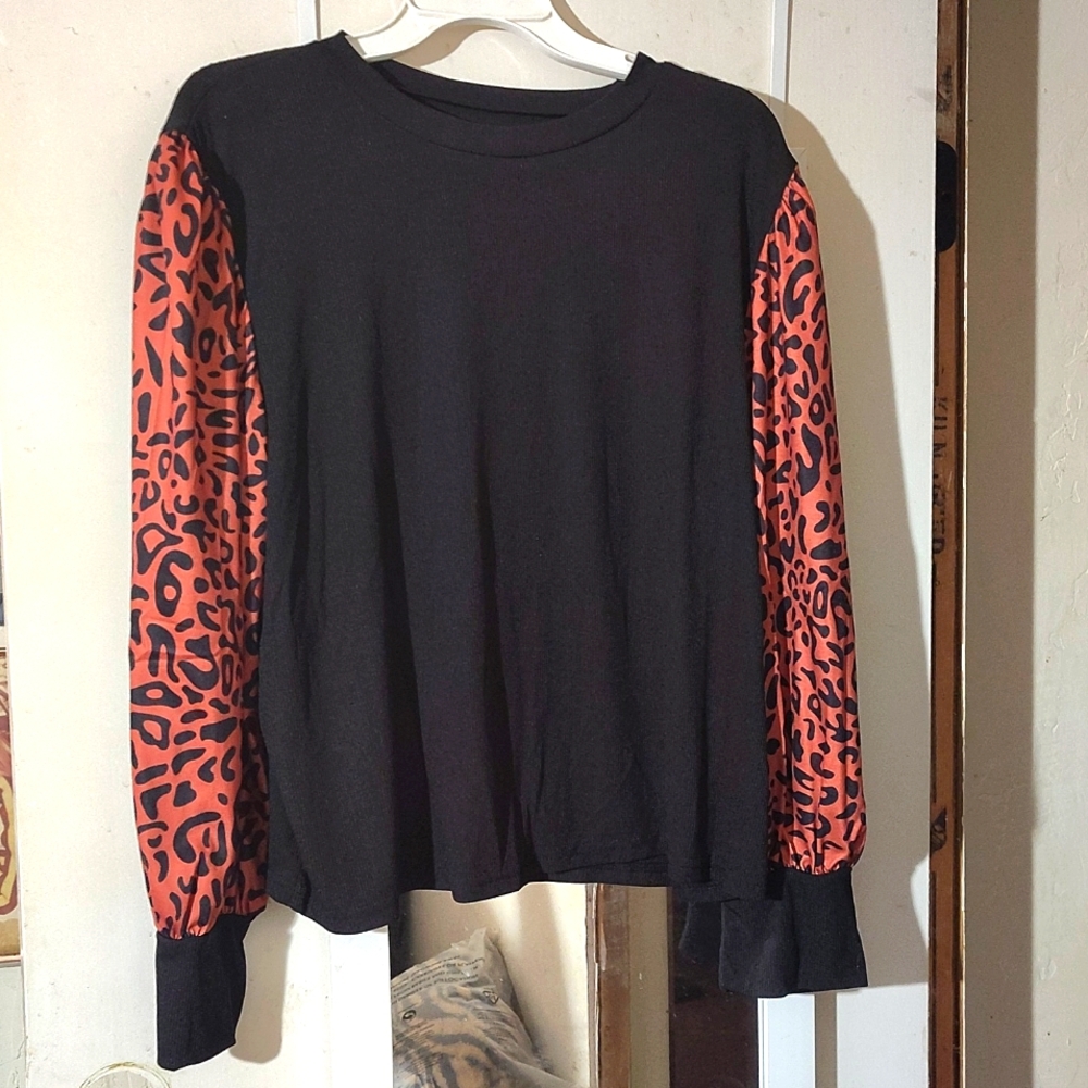 Chic Black Top with Animal Print Sleeves XL